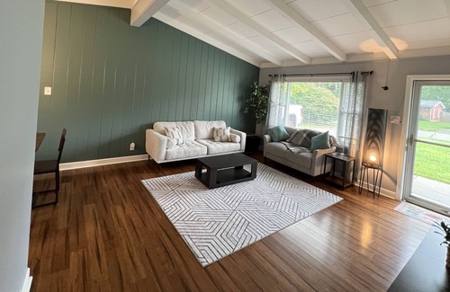 Lexington House | Minutes from Downtown, UK, Keeneland, Airport, and More!