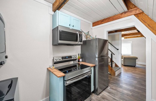 Ono Island House | Minutes from the Beach! A-Frame at The Point