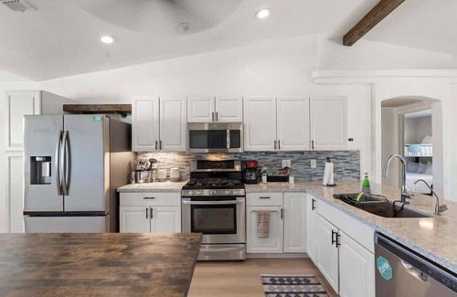 Lake Havasu City House | Minutes to Lake Havasu | Pool | Spa | Sleeps 12