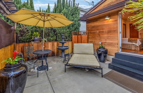 North Park House | Miracle on 34th Street - Luxury Courtyard Studio