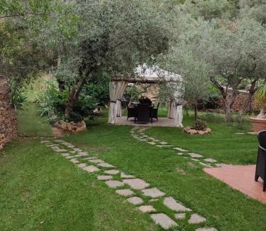 Cisano sul Neva Bed & Breakfast | Mirbea