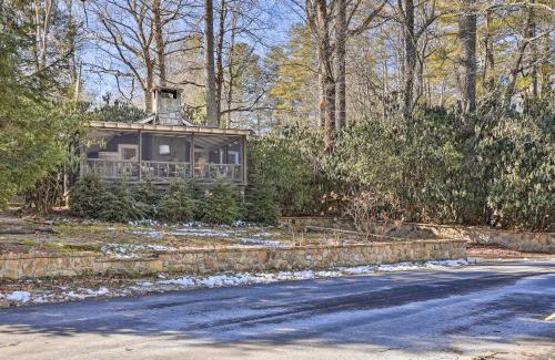 Mirror Lake House | Mirror Lake Cabin about 1 Mi to Dtwn Highlands!