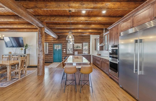 Coalville Cabin | Mirror Lake Lodge | Pool | Hot Tub | Snowmobiling