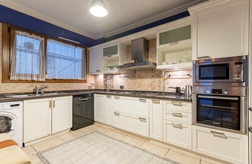 Uskudar Apartment | Missafir Flat with Bosphorus View in Kuzguncuk