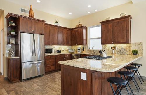 South Mission Beach House | Mission Paradise - Spa, Pet Friendly, Steps2Sand