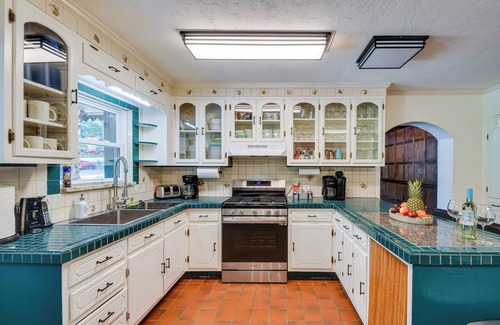 Saint Mary House | Missouri Castle w/Private Lake, Pool & 100 Acres!