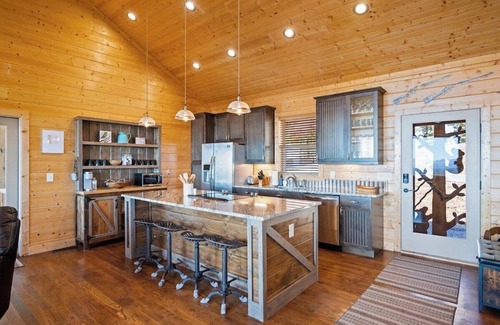 Murphy Cabin | Misty Mountain Summar