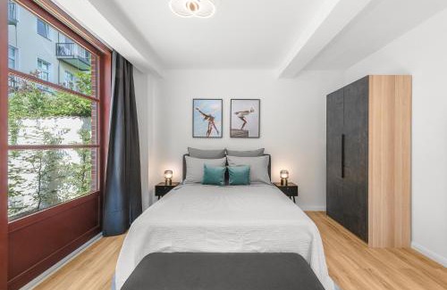 Prenzlauer Berg Apartment | Mitte Loft group & family friendly, 150m2, 2BRs, 2Bathrooms, living & dinning room , 4 - 8 Guests