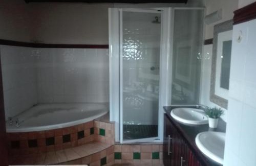 Roodeplaat Bed & Breakfast | MixoSunrise Guesthouse & Spa