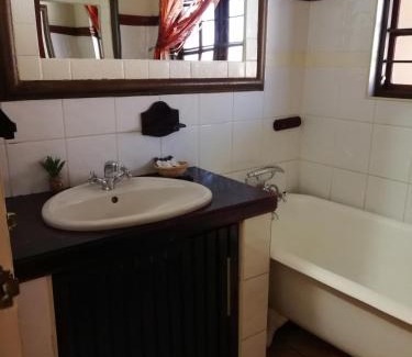 Roodeplaat Bed & Breakfast | MixoSunrise Guesthouse & Spa
