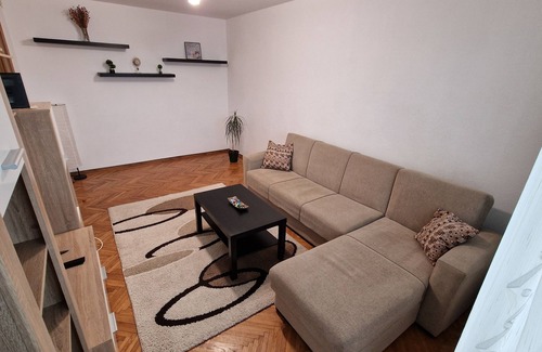 Ploiesti Apartment | MMT SweetHome1 with 2 Bedrooms and 1 Living room