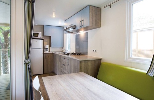 Greoux-les-Bains House | Mobil Home cosy | Piscines, Salle de Fitness, Spa!