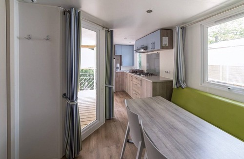 Greoux-les-Bains House | Mobil Home cosy | Piscines, Salle de Fitness, Spa!