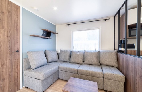 Canet-Plage House | Mobile Home 'Camping Siblu Vue Sur Canigou' with Lake View, Shared Pool & Wi-Fi