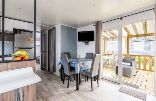 Saint-Jean-de-Monts RV Rental | Mobile Home 'Mobil-home Saint Jean De Monts' with Shared Pool, Private Terrace and Wi-Fi