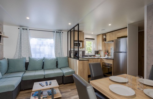 Saint-Jean-de-Monts RV Rental | Mobile Home 'Mobil Home 6pers Tout Équipé' with Shared Pool, Private Terrace and Balcony