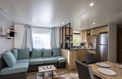 Saint-Jean-de-Monts RV Rental | Mobile Home 'Mobil Home 6pers Tout Équipé' with Shared Pool, Private Terrace and Balcony