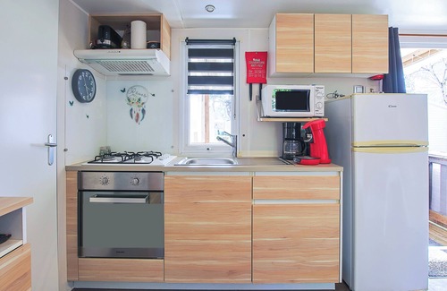 Saint-Jean-de-Monts RV Rental | Mobile Home 'New - Mobil Home Tout Équipé' with Shared Pool and Private Terrace