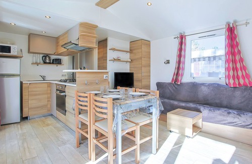 Saint-Jean-de-Monts RV Rental | Mobile Home 'Mobil Home Luminosa Plage À 2,5 Km' with Shared Pool, Terrace and Air Conditioning