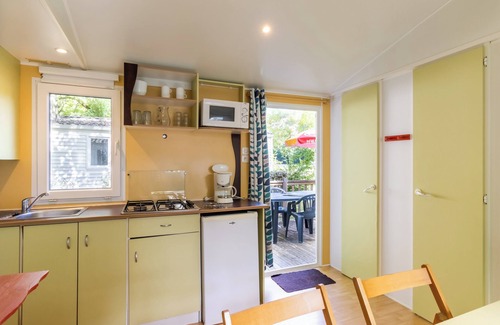 Saint-Pompont House | Mobile Home 'Le Chene' with Shared Pool, Private Terrace and Private Garden