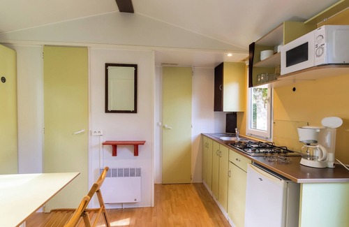 Saint-Pompont House | Mobile Home 'Le Chene' with Shared Pool, Private Terrace and Private Garden