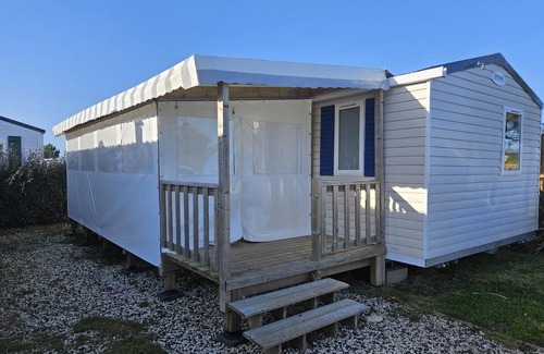 Le Fenouiller House | Mobile Home 'Villa Landreau - Le Fenouiller 85' with Shared Pool and Private Terrace