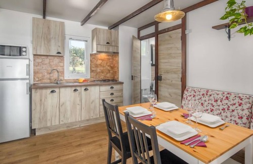 Bale House | Mobilhome Deluxe by Interhome