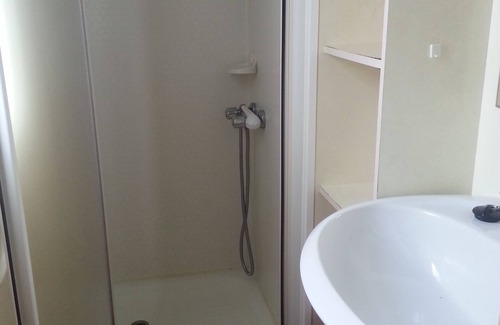 Kervoyal House | mobilon 4 person, You will appreciate the proximity of the city center of Damgan