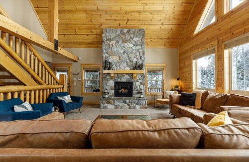 Meadow View Heights House | Moccasin Lodge