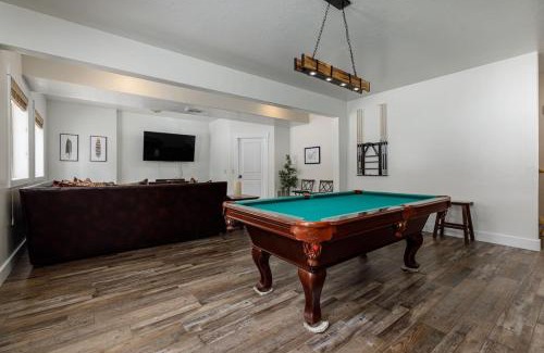 Meadow View Heights House | Moccasin Lodge