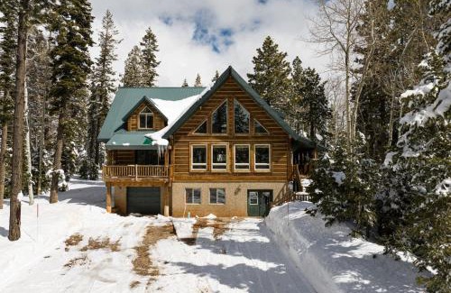 Meadow View Heights House | Moccasin Lodge