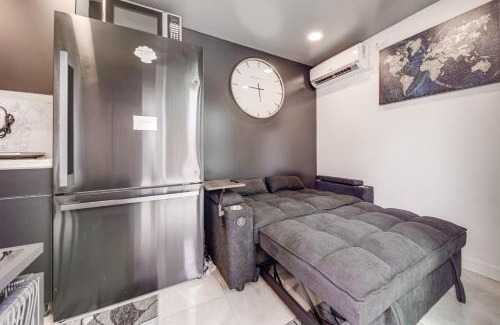 West Park Apartment | Mod Bungalow with Ultra-Private Outdoor Hang Space!