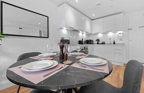 Gravesend Apartment | Modern 1 Bed Apartment with Garden in Gravesend