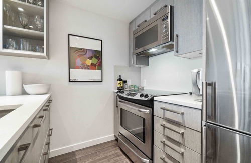 Downtown Eastside Apartment | Modern 1-Bed Condo | Mountain Views | 10 mins > DT