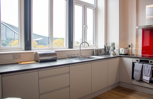 West Bromwich Apartment | Modern 1 Bed Duplex APT- West Bromwich