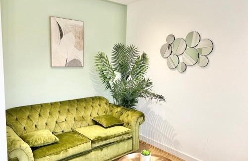 Brighton City Centre Apartment | Modern 1-Bed Flat, City Views,10 Min to Station