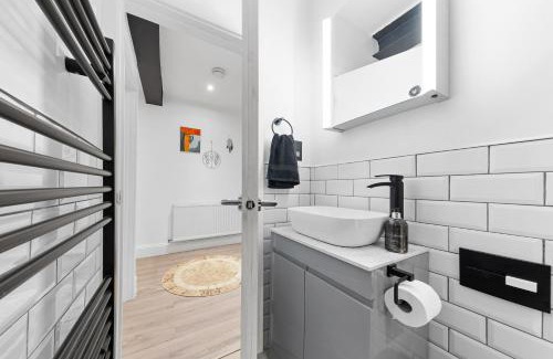 Mortlake Apartment | Modern 1 Bed Flat in Barnes near River Thames