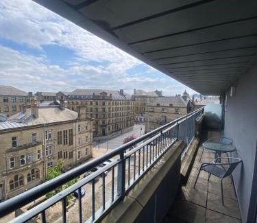 Bradford Apartment | Modern 1-Bed Flat with Balcony