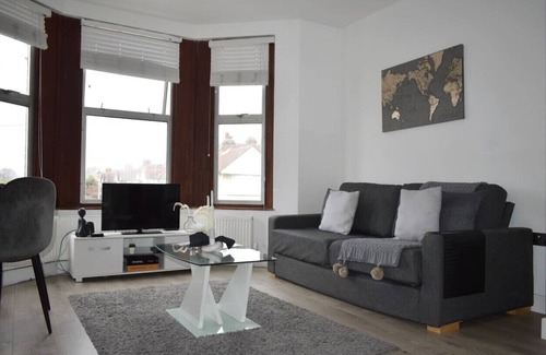 Havering Condo | Modern 1 bedroom apartment in Hornchurch