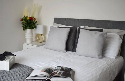 Havering Condo | Modern 1 bedroom apartment in Hornchurch
