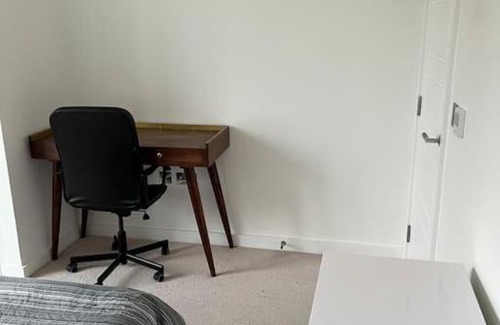 Newham Apartment | Modern 1-bedroom apartment in Docklands