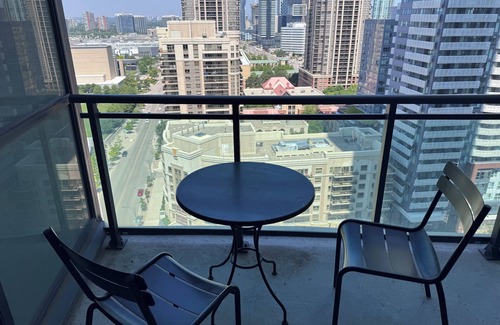 Downtown Mississauga Apartment | Modern 1-bedroom condo near Square One Mall Mississauga.