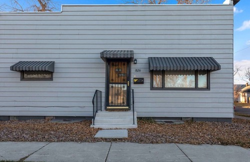 Great Falls Apartment | Modern 1-Bedroom Haven with Dedicated Home Office