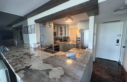 Cypress Point Apartment | Modern 1-bedroom Penthouse Suite fitness room, WiFi in delightful Pompano Beach