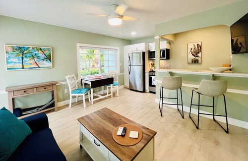 Lake Worth Apartment | Modern 1 bedroom villa just five minutes to the beach!
