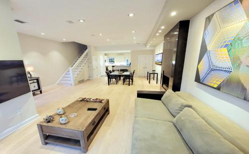 Cardozo House | Modern 1 block from Metro subway Minutes to Capital, Museums and National Mall