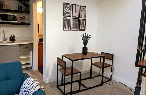 Waverly Park House | Modern 1-Br Oasis, Close to Tech Giants+Investors!