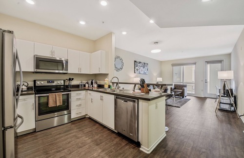 Carmel Valley Apartment | modern 1 BR | spa | Storage space