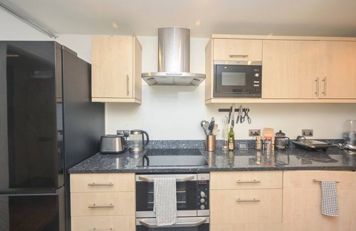 Victoria Apartment | Modern 1BD Basement Flat Near Victoria Park London