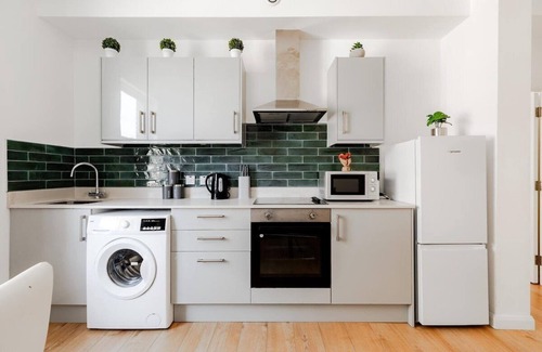 West Ealing Apartment | Modern 1BDR West Ealing , Ideal Location!